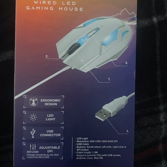 A mouse that lights up blue - Picture 2 of 3